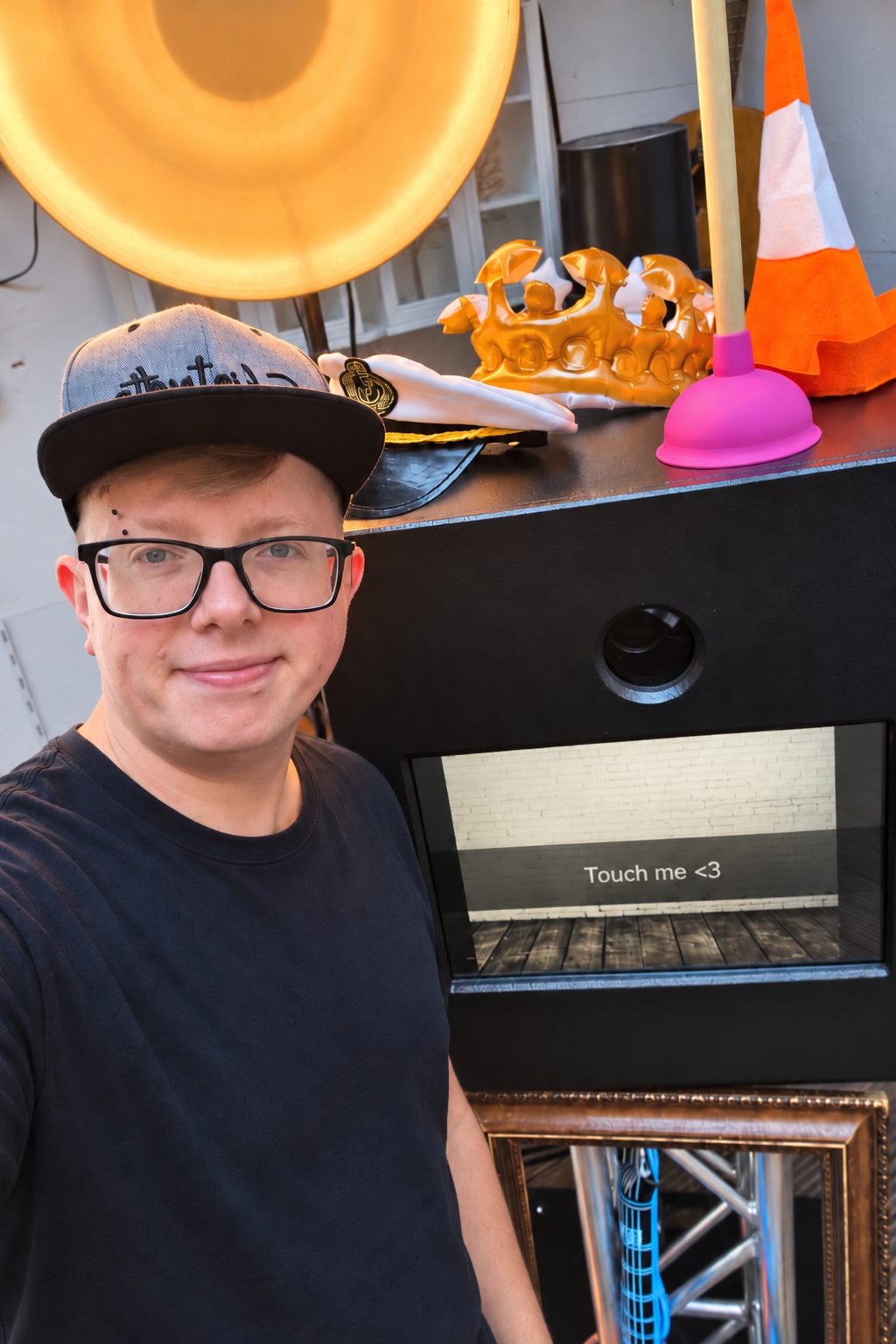 Maximilian Bartke mit seiner Fotobox
